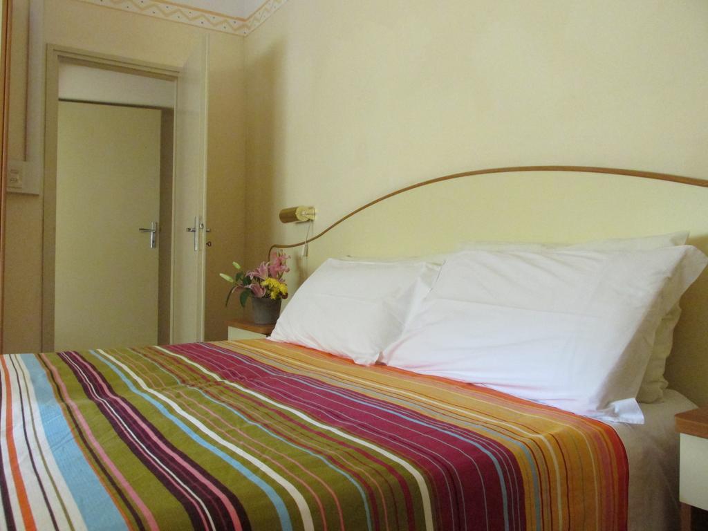 Hotel Helvetia 米兰马瑞提那 客房 照片