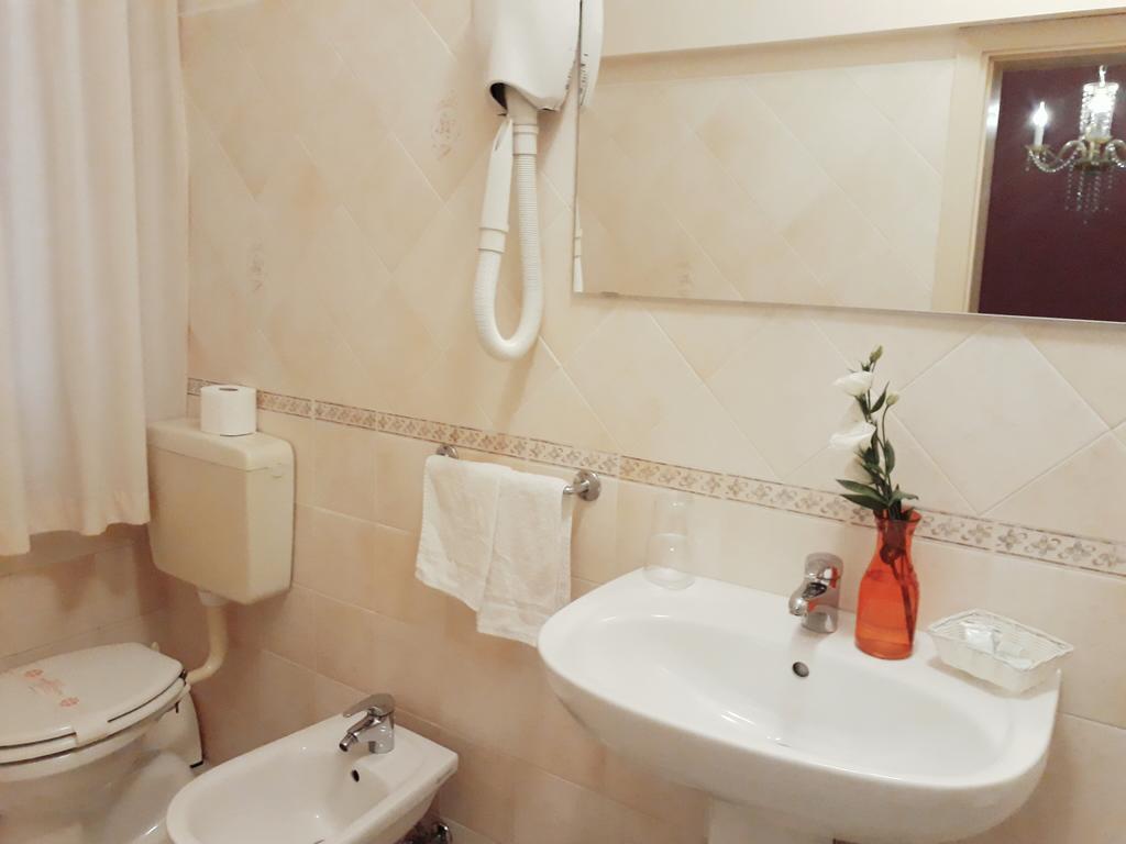 Hotel Helvetia 米兰马瑞提那 外观 照片